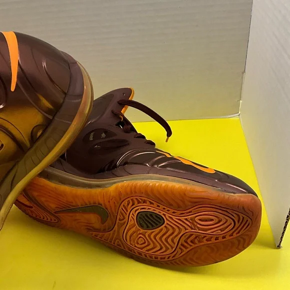 Nike Men's Maroon and Orange High-Top Basketball Shoes - Picture 13 of 16